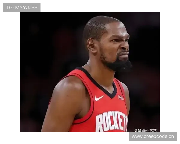 杜兰特无球跑动拉开空间，高效输出改变进攻结构